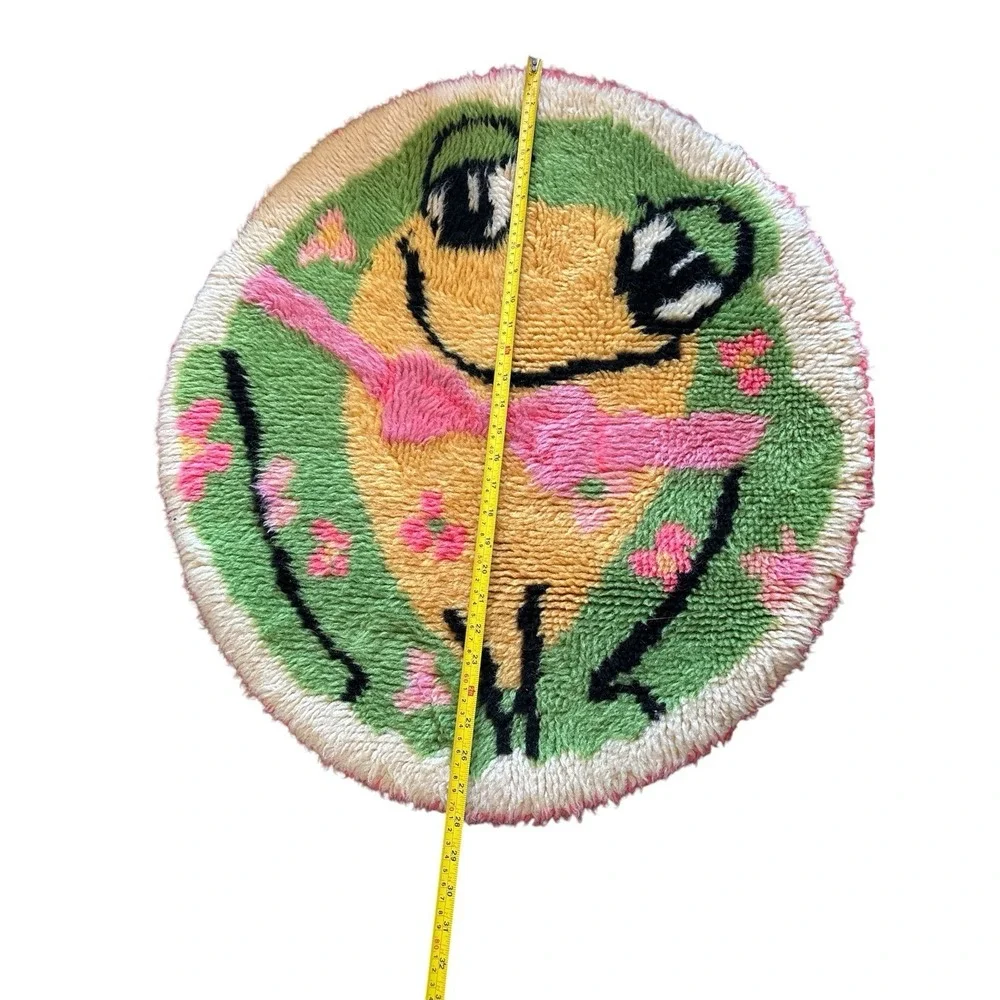 Handmade Tufted Frog Flower round rug vintage